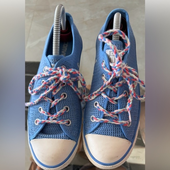 Converse Chuck Taylor Dainty
Low Malt Blue Sneakers 1990s
Women's Size 7
So Cute - Picture 9 of 9